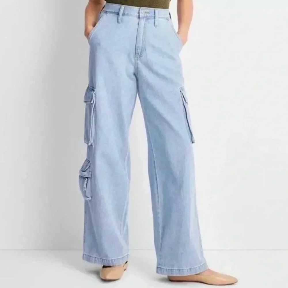 Universal Thread, Size 2, High Rise Baggy Light Wash Cargo Jeans